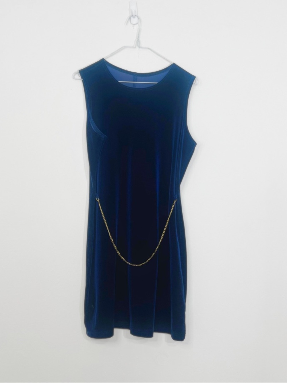 Vintage Navy Blue Velvet Sleeveless Shift Dress with Gold Chain